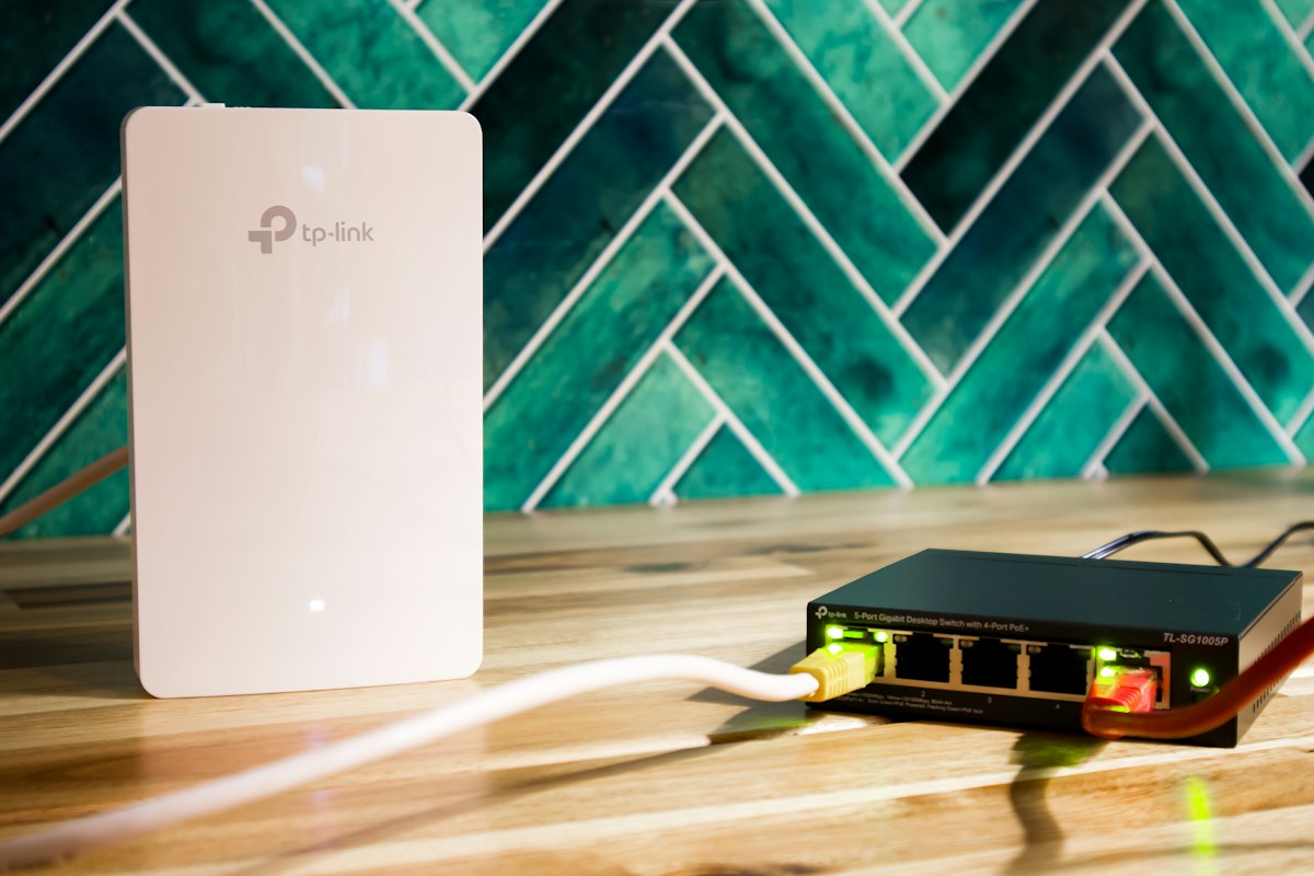 WLAN-Router und Netzwerk-Switch